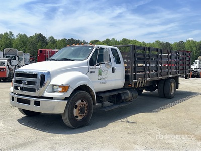 2004 Ford F-650 4x2 Extended Cab Flatbed Truck