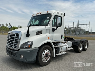 2019 Freightliner Cascadia 113 6x4 T/A Day Cab Truck Tractor