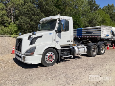 2016 Volvo VNL64T 6x4 Cabeza Tractora Cabina Corta