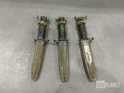 (60) Bayonet Knives w/Scabbards