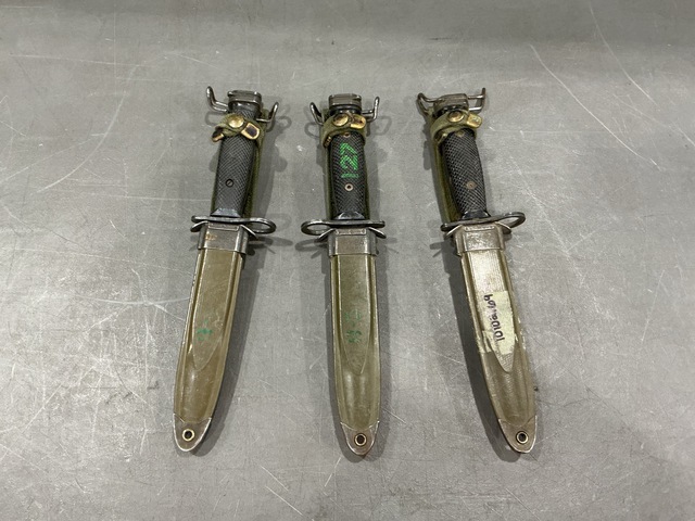 (60) Bayonet Knives w/Scabbards