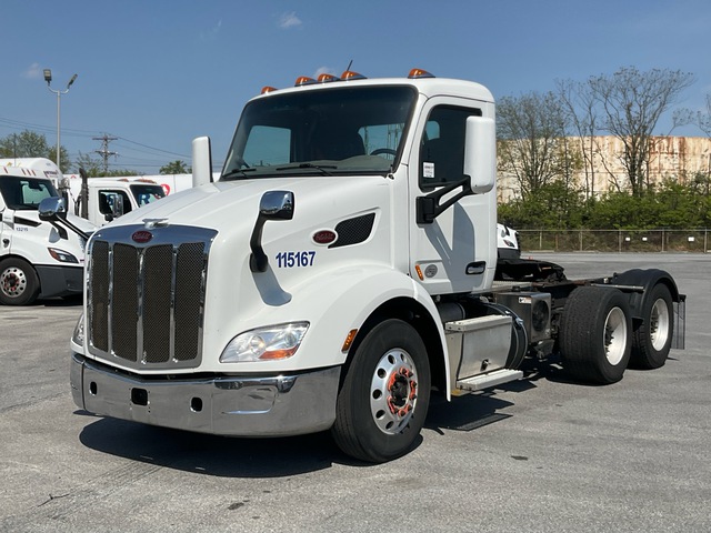2018 Peterbilt 579 6x4 T/A Day Cab Truck Tractor 2018 Peterbilt 579 6x4 T/A Day Cab Truck Tractor