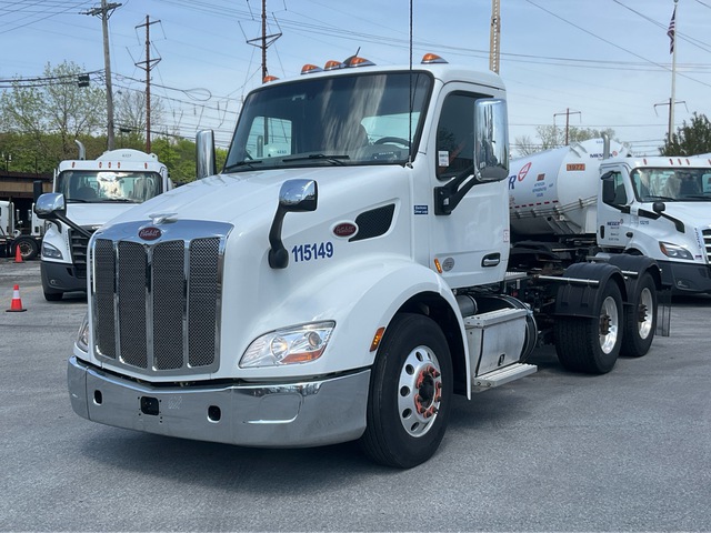 2018 Peterbilt 579 6x4 T/A Day Cab Truck Tractor 2018 Peterbilt 579 6x4 T/A Day Cab Truck Tractor