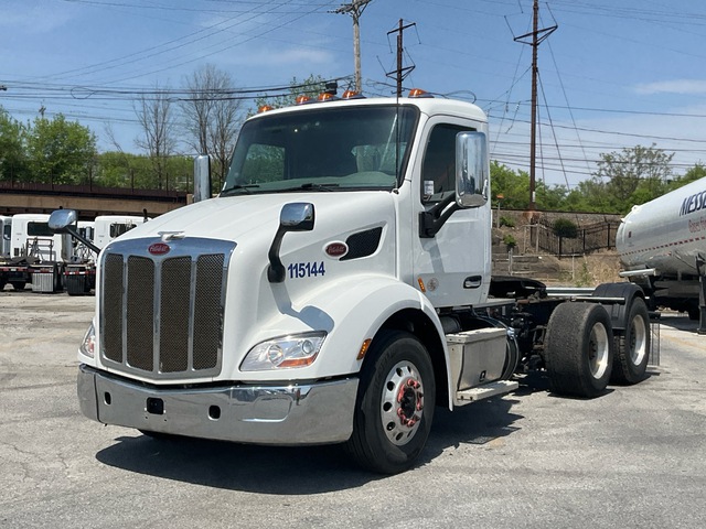 2018 Peterbilt 579 6x4 T/A Day Cab Truck Tractor 2018 Peterbilt 579 6x4 T/A Day Cab Truck Tractor