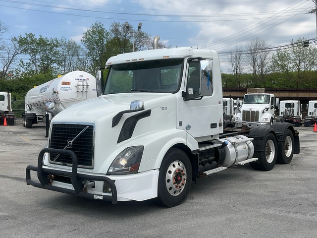 2016 Volvo VNL 6x4 T/A Day Cab Truck Tractor 2016 Volvo VNL 6x4 T/A Day Cab Truck Tractor