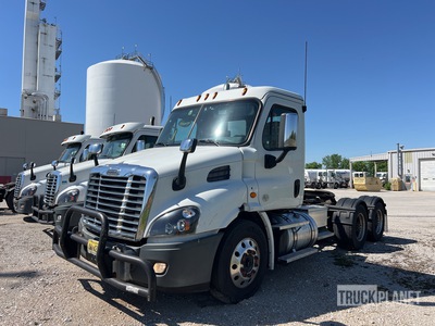 2020 Freightliner Cascadia 6x4 T/A Day Cab Truck Tractor