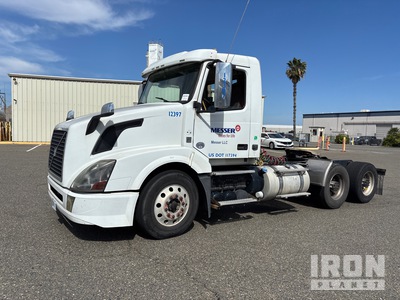 2016 Volvo VNL64T 6x4 Day Cab Prime Mover