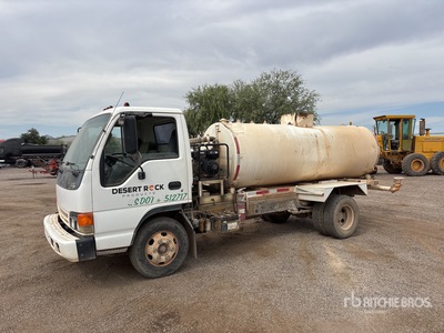 2002 Isuzu NPR HD 1000 gal 4x2 Autocarro per acqua
