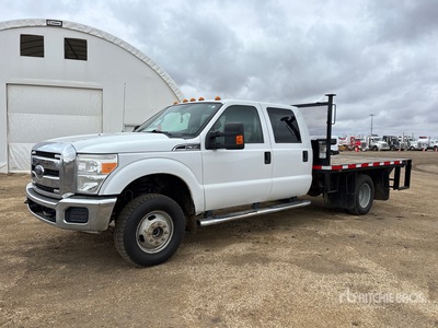 2013 Ford F-350 4x4 Crew Cab Camion à Plateau