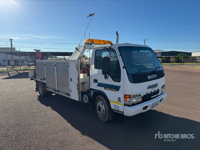 2005 Isuzu NQR450 4x2 Service Truck