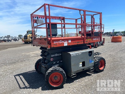 2018 (unverified) Skyjack SJ6832RT Dual Fuel 4x4 Scissor Lift