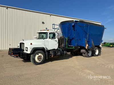 2003 Mack RD688S 6x4 Feed Truck