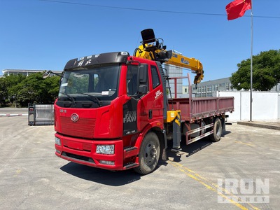 2021 XCMG SQS200 8 ton on 2021 FAW J6L-180 4x2 Sleeper Flatbed Truck with Crane