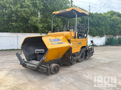 2016 XCMG RP452L Wheel Asphalt Paver