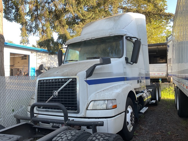 2016 Volvo VNR64T 6x4 T/A Sleeper Truck Tractor 2016 Volvo VNR64T 6x4 T/A Sleeper Truck Tractor