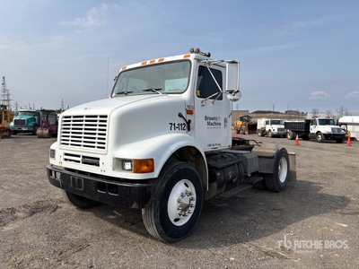 2003 International 8100 4x2 Truck