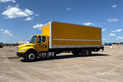 2017 Freightliner M2 106 4x2 شاحنة فان