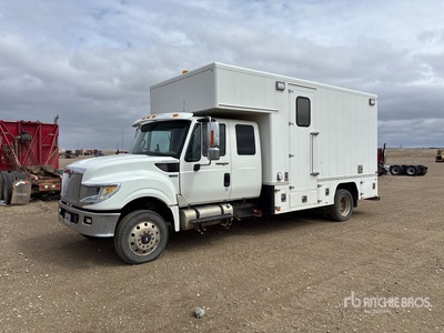 2015 International TerraStar 4x4 Camion citerne à carburant et lubrifiant