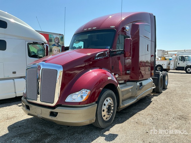 2015 Kenworth T 680 2015 Kenworth T680 6X4 T/A Sleeper Truck Tractor