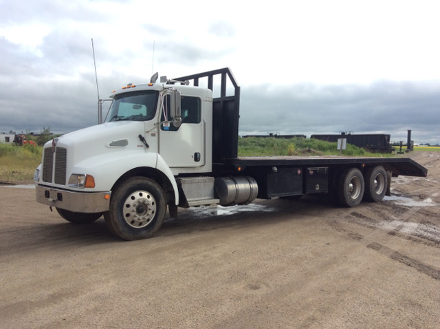 2004 Kenworth T300 T/A Flatbed Truck