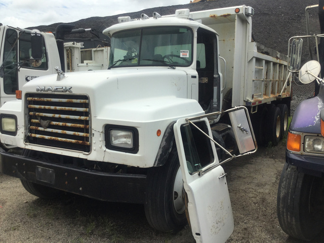 2003 Mack RD690S T/A Dump Truck