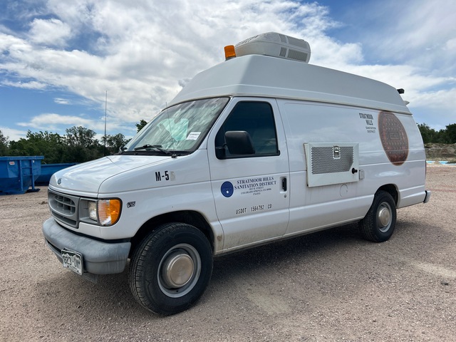 2002 Ford E-350 Camera Van