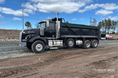 2018 Western Star 4900FA 8x4 Tri/A Dump Truck