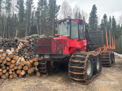 2013 Komatsu 890.3 8x8 Clam Bunk Log Forwarder