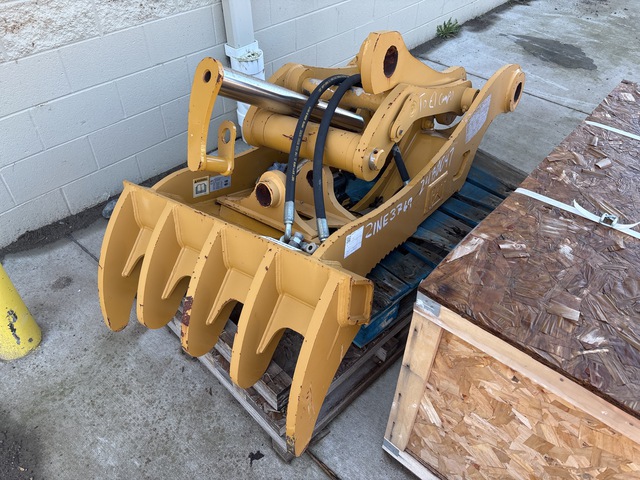 Cat 34.5 in Excavator Thumb - Fits Cat 330