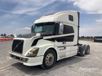 2013 Volvo VNL 6x4 Tractocamion con Dormitorio / T/A Sleeper Truck Tractor