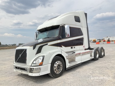 2015 Volvo VNL64T670 6x4 Tractocamion con Dormitorio / T/A Sleeper Truck Tractor