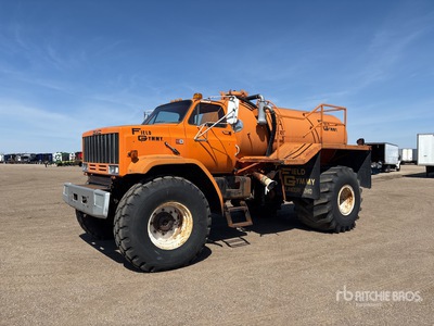 1986 GMC C7D042 4x4 Water Truck