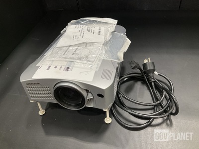 Panasonic PT-L720U LCD Projector
