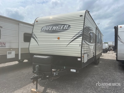 2018 Forest River Avenger 32 ft T/A Travel Trailer