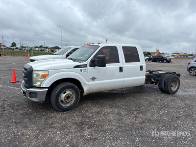 2015 Ford F-350 4x2 Crew Cab Cab and Chassis