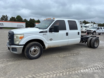 2015 Ford F-350 4x2 Crew Cab Cab and Chassis