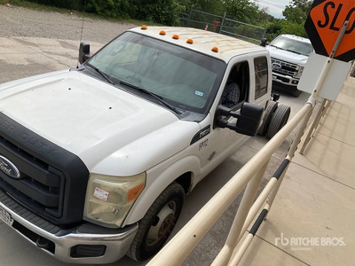 2015 Ford F-350 4x2 Crew Cab Cabina y chasis