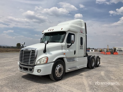 2018 Freightliner Cascadia 6x4 T/A Sleeper Truck Tractor