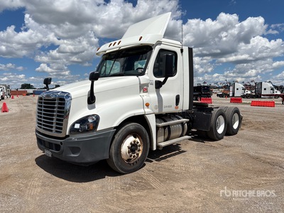 2018 Freightliner Cascadia 125 6x4 تراكتور شاحنة نهارية (ثنائية المحور)