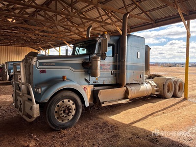 2013 Kenworth W900 6x4 6x4 T/A Sleeper Truck Tractor