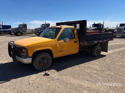 2000 GMC 3500 4x2 Flatbed Truck