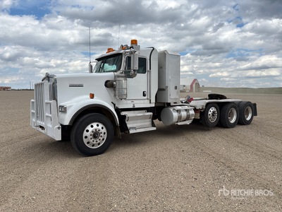 2014 Kenworth W900 8x4 Tri/A Day Cab Truck Tractor