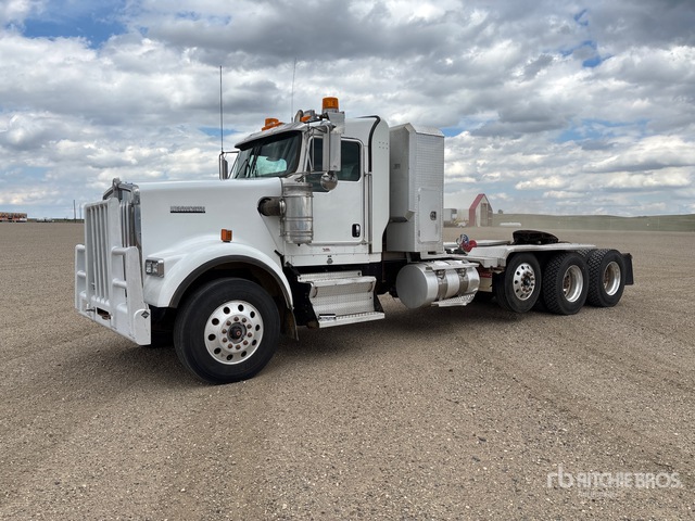 2014 Kenworth W900 8x4 Tri/A Day Cab Truck Tractor