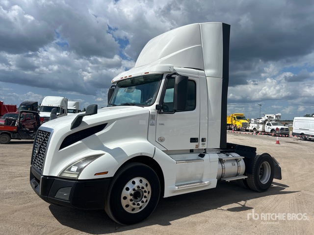 2019 Volvo VNL300 4x2 S/A Day Cab Truck Tractor