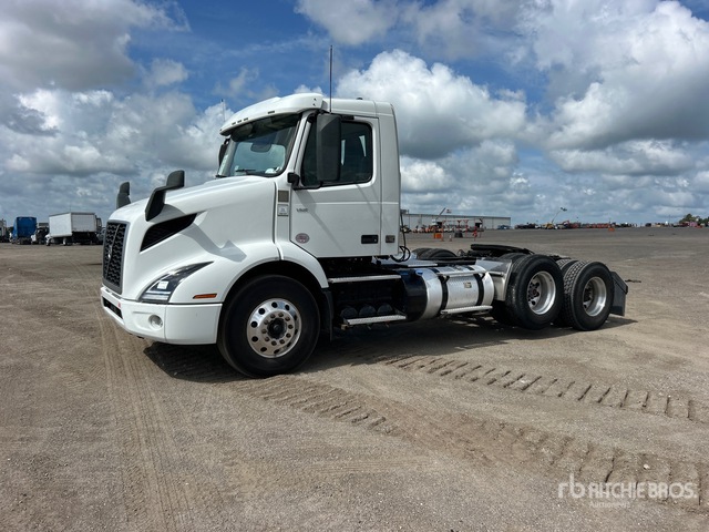 2022 Volvo VNR300 6x2 T/A Day Cab Truck Tractor