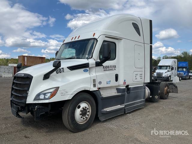 2020 Freightliner Cascadia 126 6x4 T/A Sleeper Truck Tractor