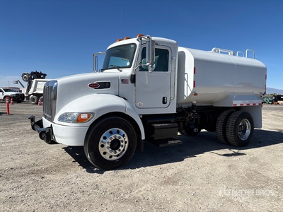 2015 Peterbilt 330 2000 gal 4x2 散水車