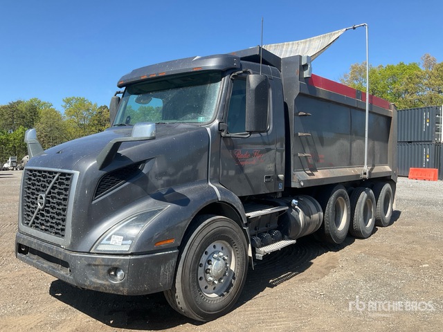 2019 Volvo VNR300 8x4 Tri/A Dump Truck