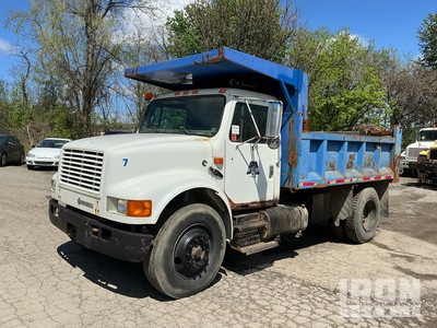 1992 International 4900 4x2 S/A Dump Truck