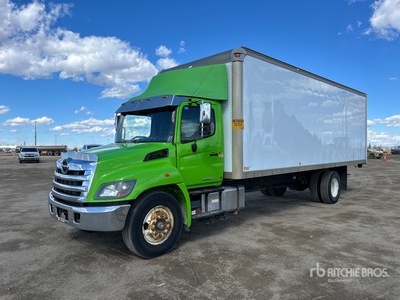 2017 Hino 338 4x2 Furgoneta caja cerrada